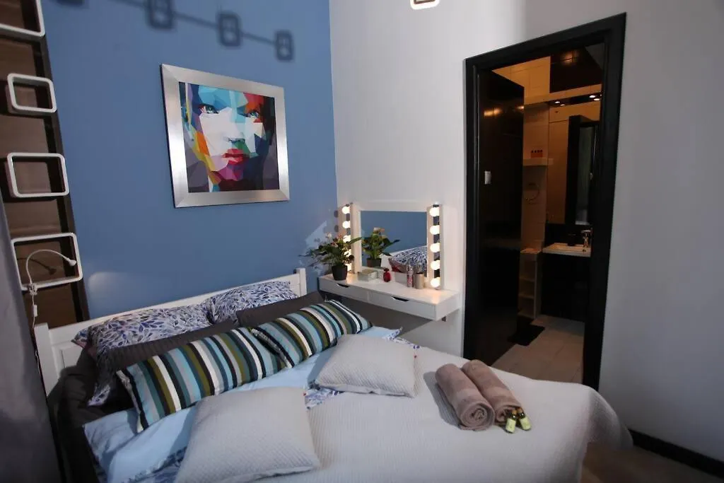 Emilii Plater 36, Centrum Varšava Apartmán